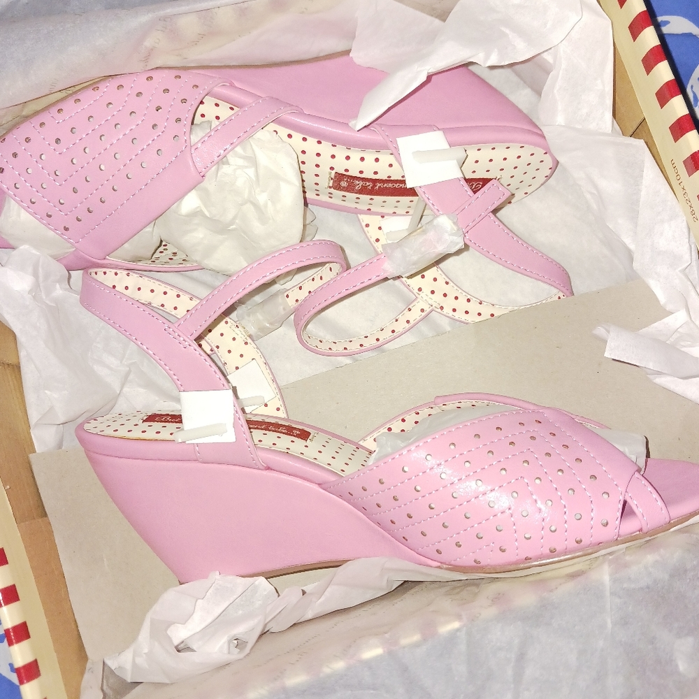 B.A.I.T Pink Dennise wedge 💕 Size 9